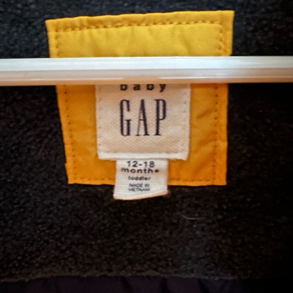 Baby Gap Puffer Vest - Yellow - 12/18 months - Picture 2 of 6
